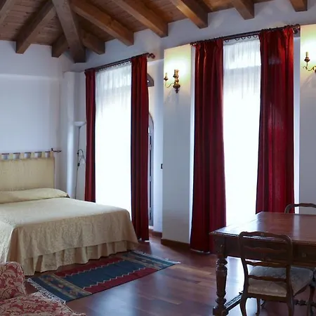 菲拉费罗住宿加早餐旅馆 住宿加早餐酒店 帕拉佐罗德罗斯泰尔