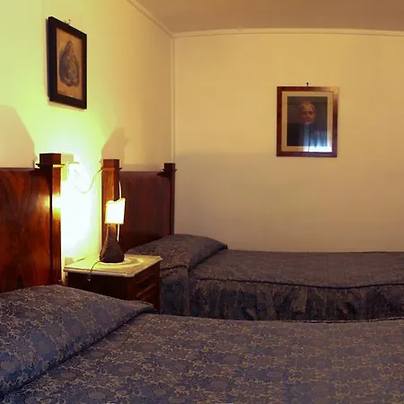 菲拉费罗住宿加早餐旅馆 3* 帕拉佐罗德罗斯泰尔